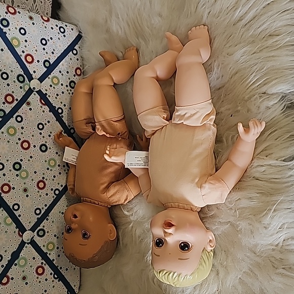 2 cute soft body dolls blonde hair and dark - Picture 4 of 10